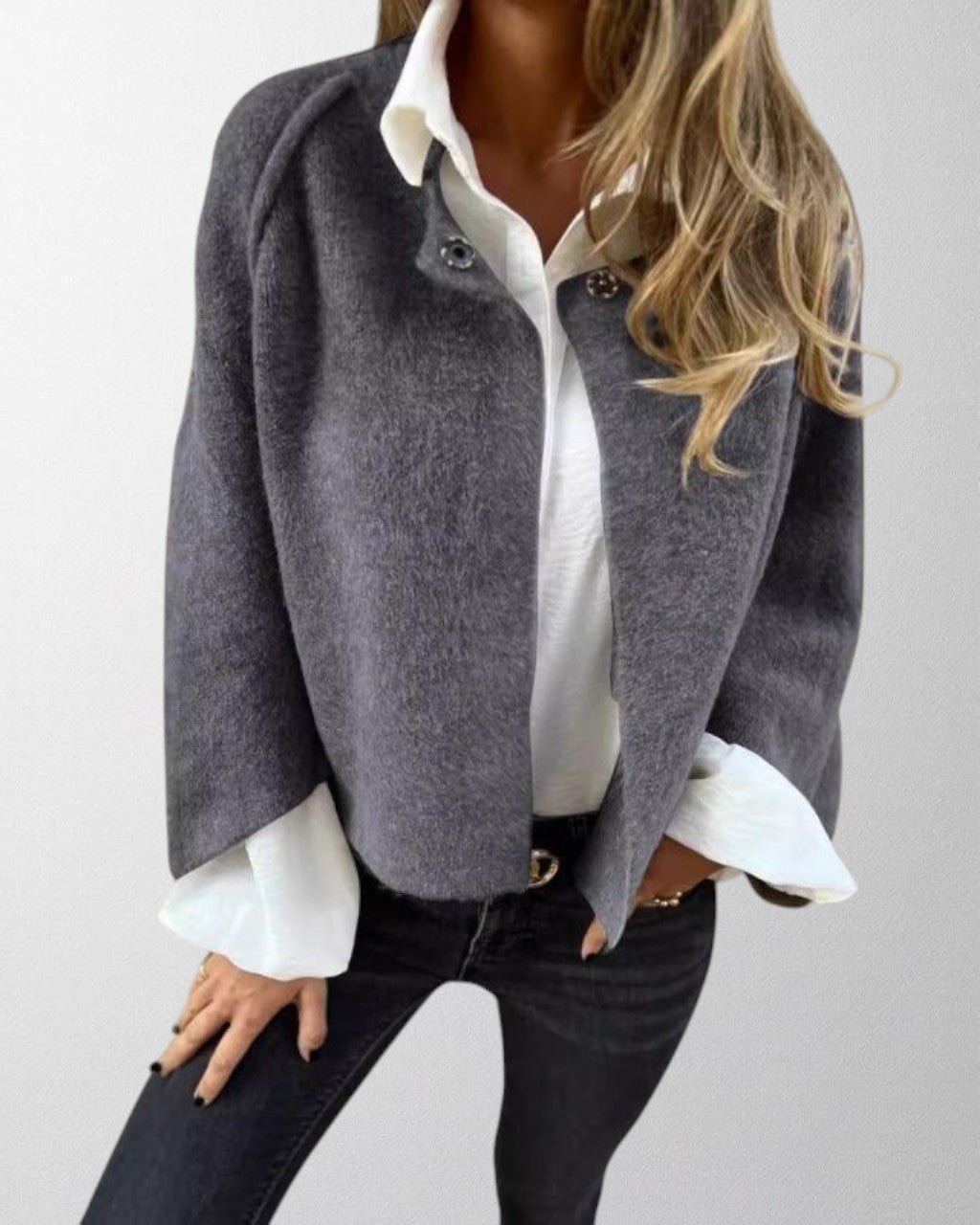 Olivia - Short jacket with elegant flared sleeves